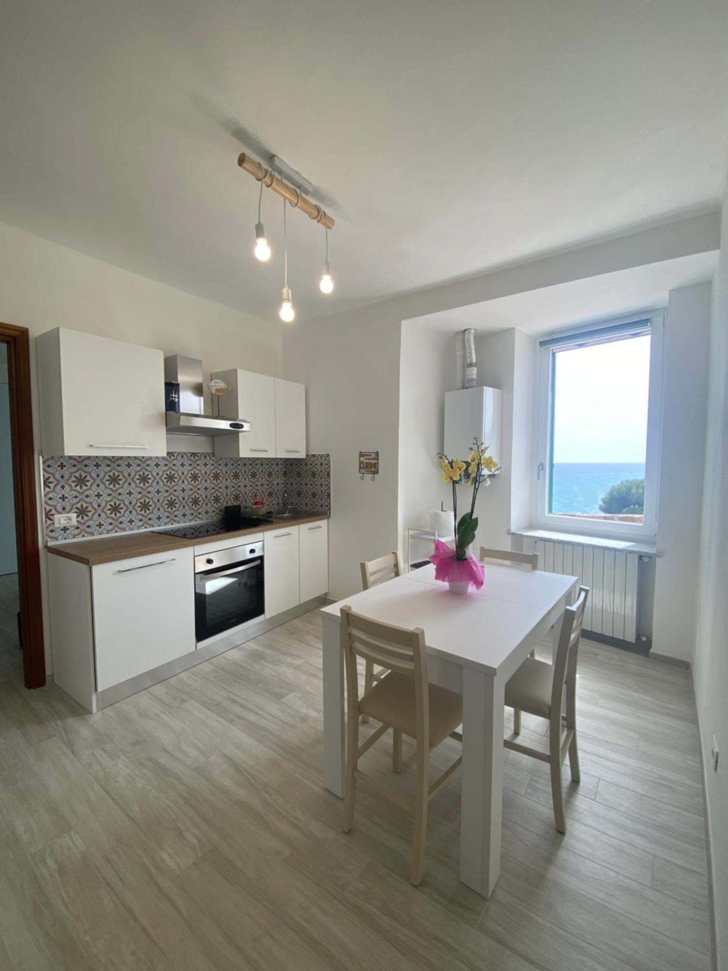 Casa Vacanze Merletto Imperia Bagian luar foto